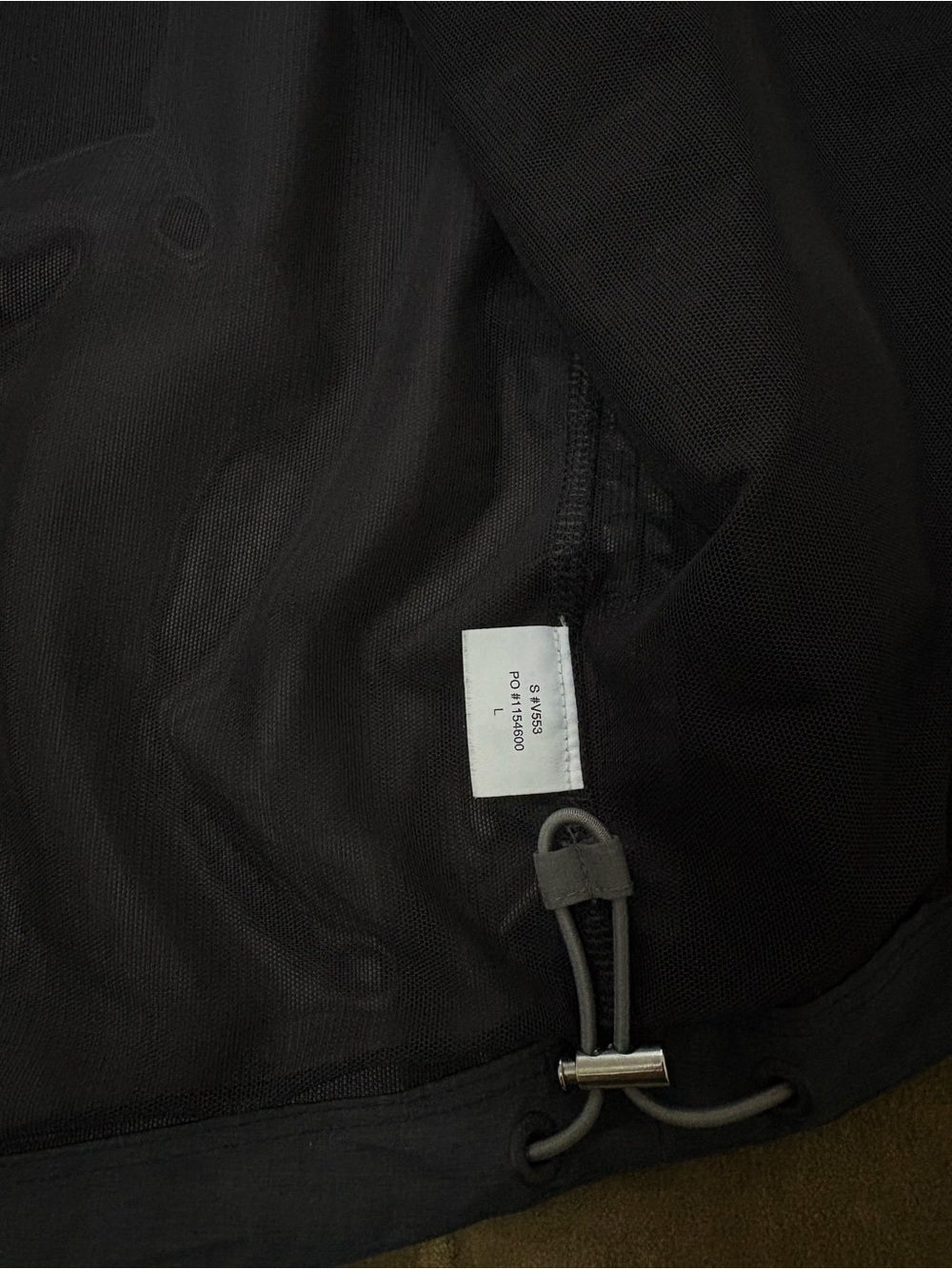Vuori Oahu Rain Jacket. Two-Tone Hooded Rain Jacket in Dark Gray and Black - Picture 6 of 9